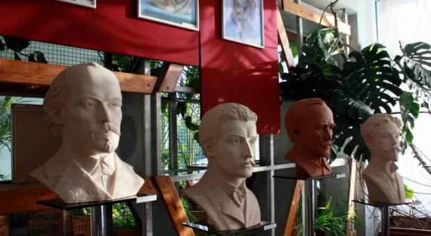 В Севастополе открылась выставка Алексея Леонова «Молитва в скульптуре»