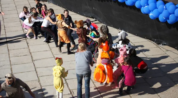 14 октября на площади УКИЦ отметили тройной праздник народным гулянием