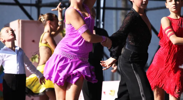 14 октября на площади УКИЦ отметили тройной праздник народным гулянием