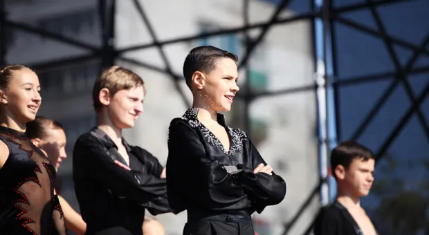 14 октября на площади УКИЦ отметили тройной праздник народным гулянием