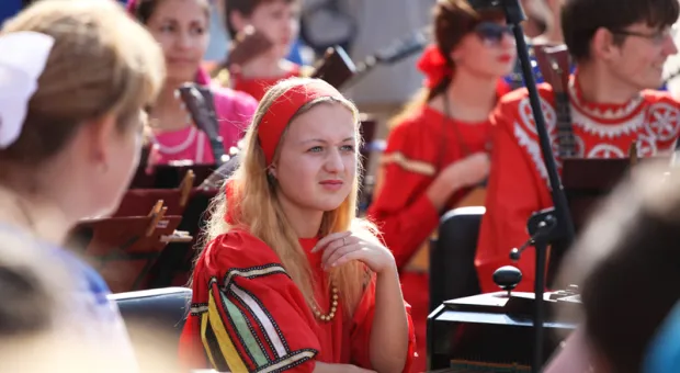 14 октября на площади УКИЦ отметили тройной праздник народным гулянием