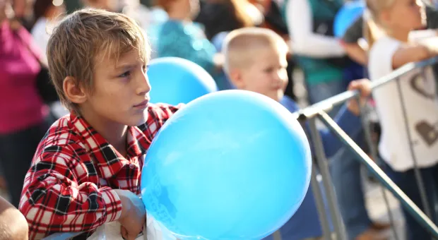 14 октября на площади УКИЦ отметили тройной праздник народным гулянием