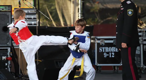 14 октября на площади УКИЦ отметили тройной праздник народным гулянием