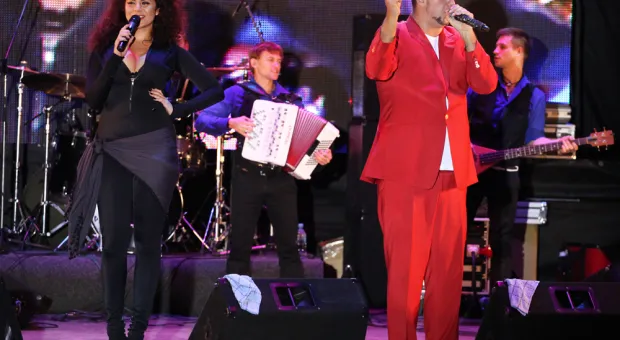 14 октября на площади УКИЦ отметили тройной праздник народным гулянием