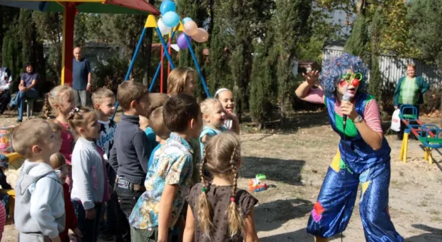 На улице Генерала Мельника появилась новая детская площадка