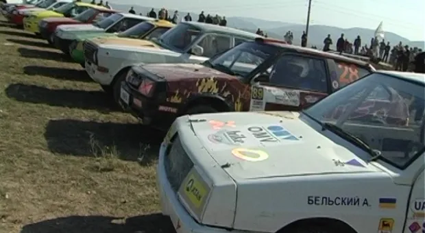 День автомобилиста на Сапун-горе отметили традиционным авто-мотокроссом