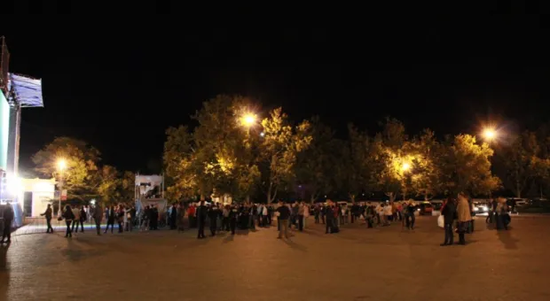 Попытка отметить концертом 68-ю годовщину освобождения Украины на площади Нахимова с треском провалилась