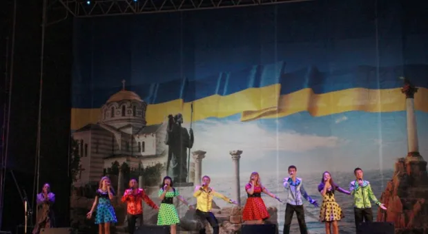 Попытка отметить концертом 68-ю годовщину освобождения Украины на площади Нахимова с треском провалилась