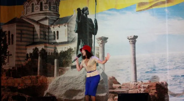 Попытка отметить концертом 68-ю годовщину освобождения Украины на площади Нахимова с треском провалилась