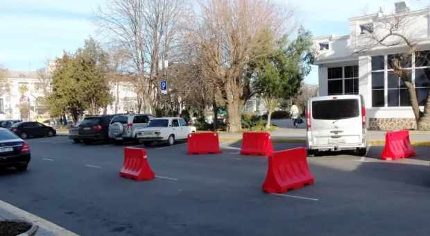 Парковочные барьеры в Севастополе. Законно ли?