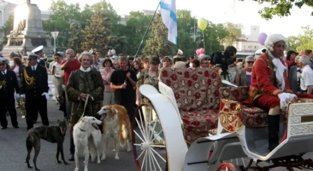 Севастопольцы восторженно встретили Екатерину II(фото и видео) Севастопольцы восторженно встретили Екатерину II(фото и видео)