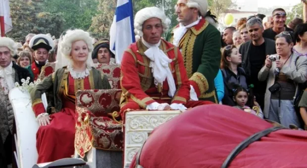 Севастопольцы восторженно встретили Екатерину II(фото и видео) Севастопольцы восторженно встретили Екатерину II(фото и видео)