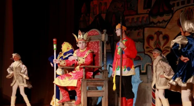 Юные севастопольцы увидели премьеру сказки «Как-то раз на Новый год»