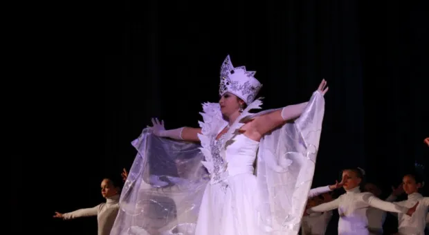 Юные севастопольцы увидели премьеру сказки «Как-то раз на Новый год»