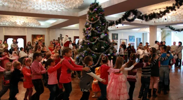 Юные севастопольцы увидели премьеру сказки «Как-то раз на Новый год»