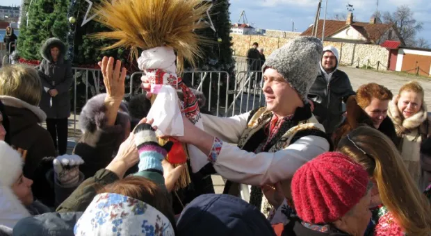 В Севастополе весело отпраздновали Рождество на площади возле УКИЦ