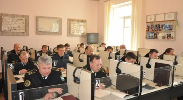 В Севастополе украинские военнослужащие учат иностранные языки