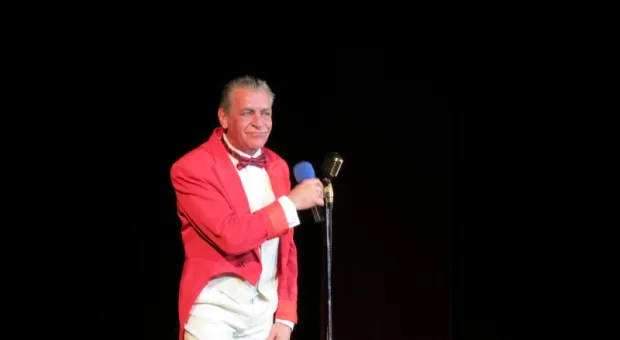 В Севастополе при полном аншлаге и под гром аплодисментов прошел праздничный концерт "Комплимент от двух друзей"