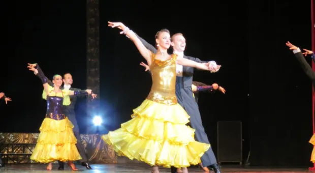 В Севастополе при полном аншлаге и под гром аплодисментов прошел праздничный концерт "Комплимент от двух друзей"