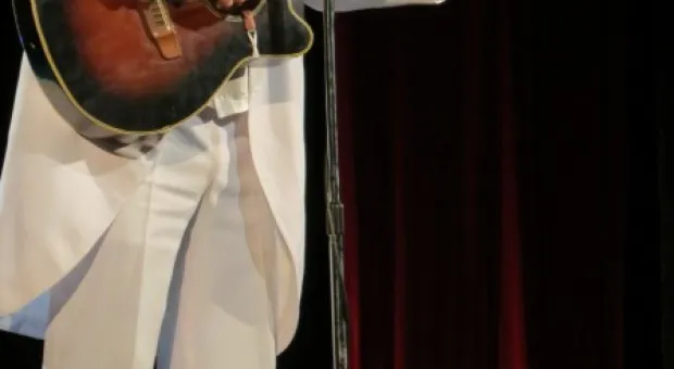 В Севастополе при полном аншлаге и под гром аплодисментов прошел праздничный концерт "Комплимент от двух друзей"