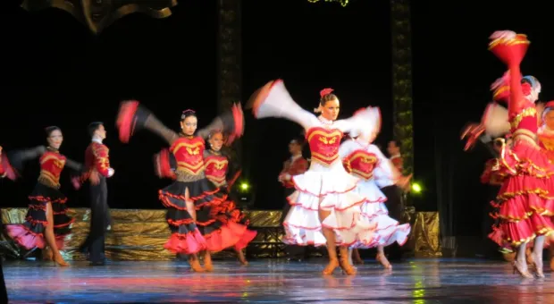 В Севастополе при полном аншлаге и под гром аплодисментов прошел праздничный концерт "Комплимент от двух друзей"