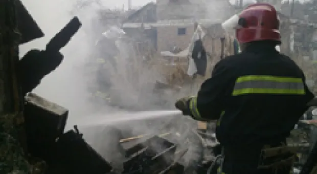 В Севастополе сгорел частный дом на улице Александера