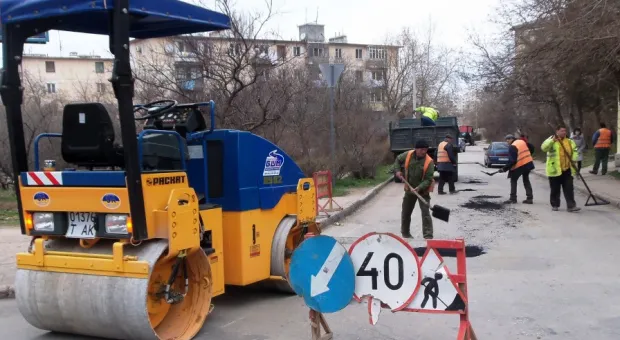 Латочный ремонт дорог в Севастополе идёт полным ходом