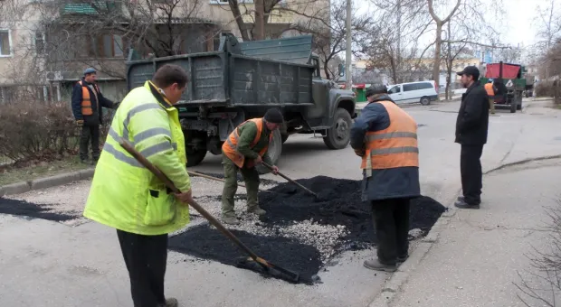 Латочный ремонт дорог в Севастополе идёт полным ходом