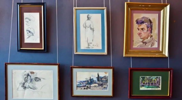 Ко Дню защитника Отечества в Севастополе открылась тематическая выставка А. Сухоруких