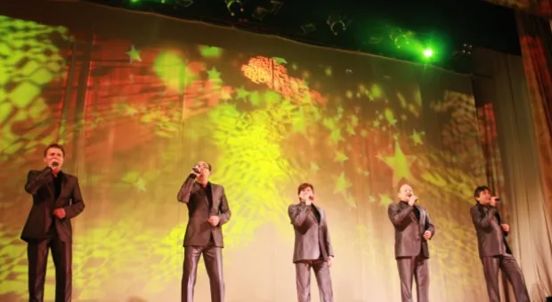 Ярким концертом шоу-группа «Мюзик-экс» поздравила женщин с 8 марта