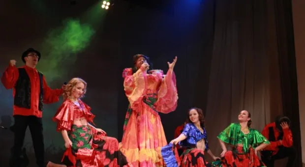 Ярким концертом шоу-группа «Мюзик-экс» поздравила женщин с 8 марта