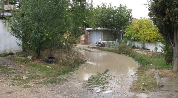 Жители улицы Полоцкая самостоятельно пытаются обустроить дорогу, но призывают власть помочь