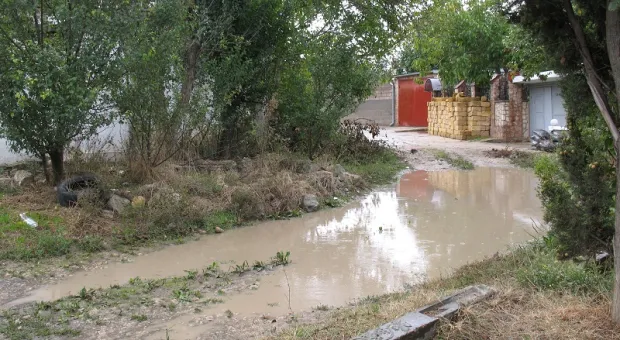 Жители улицы Полоцкая самостоятельно пытаются обустроить дорогу, но призывают власть помочь
