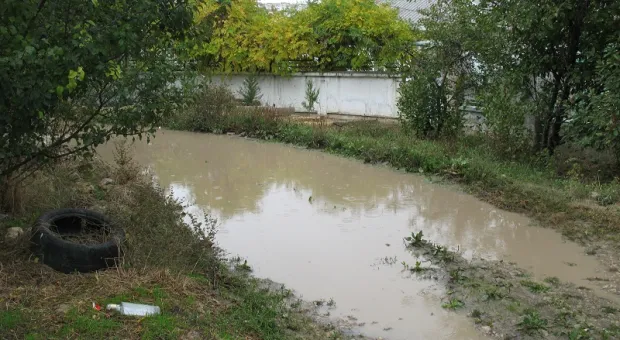 Жители улицы Полоцкая самостоятельно пытаются обустроить дорогу, но призывают власть помочь