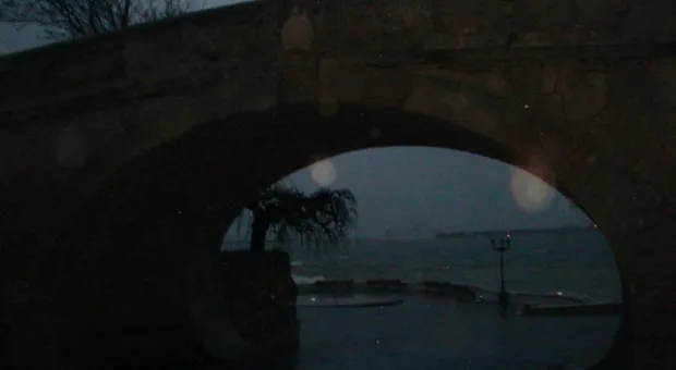 ... и отдалённые седой зимы угрозы