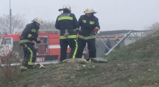 На совместных учениях спасатели и военные Севастополя тушили загоревшееся топливо