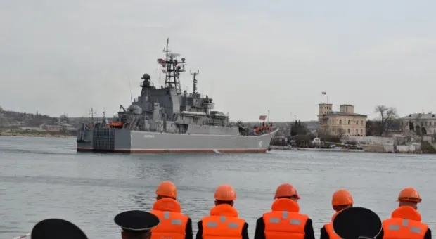 В Севастополе торжественно встретили корабли и суда, принимавшие участие в учении Черноморского флота