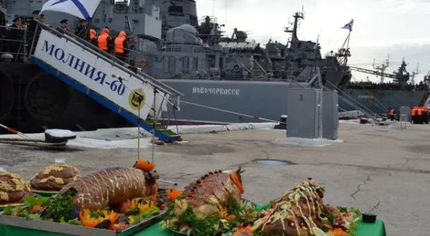 В Севастополе торжественно встретили корабли и суда, принимавшие участие в учении Черноморского флота