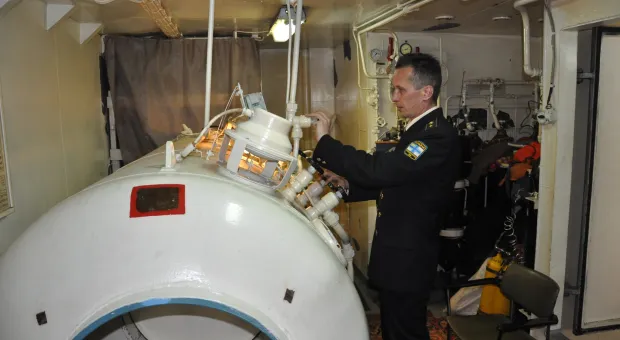 В Севастополе военные моряки спасли дайвера