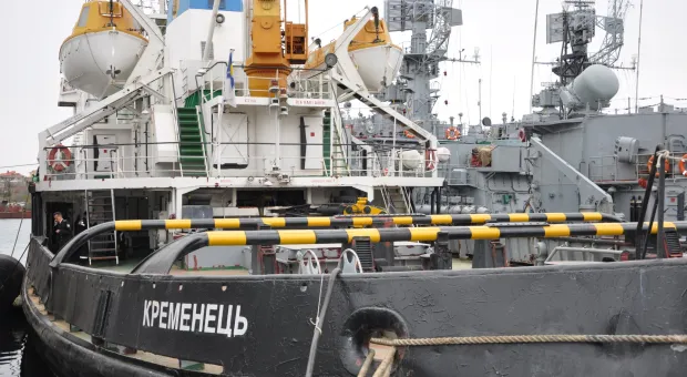 В Севастополе военные моряки спасли дайвера