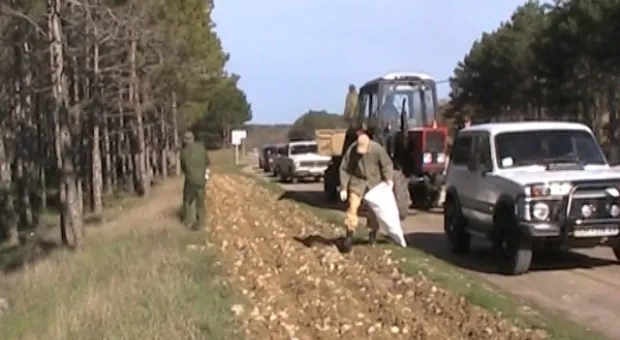 У охотников кончилось терпение и они решили сами убрать мусор из леса вдоль президентской трассы