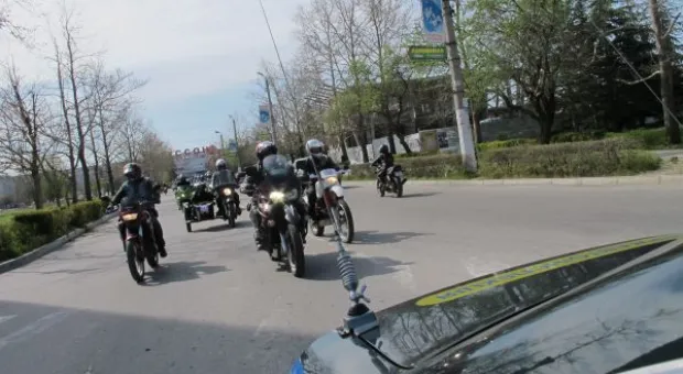 В Севастополе байкеры и автоинспекторы устроили совместный мотопробег