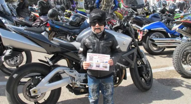 В Севастополе байкеры и автоинспекторы устроили совместный мотопробег