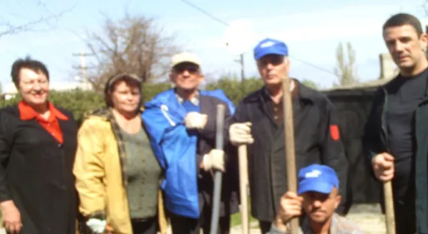 Севастопольцы с улицы Прутовцев дружно вышли на субботник