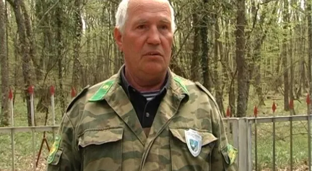 Севастопольские охотники ухаживают за памятниками.