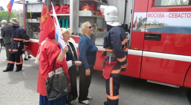 Севастопольские пожарные приняли в подарок от Москвы две новые машины