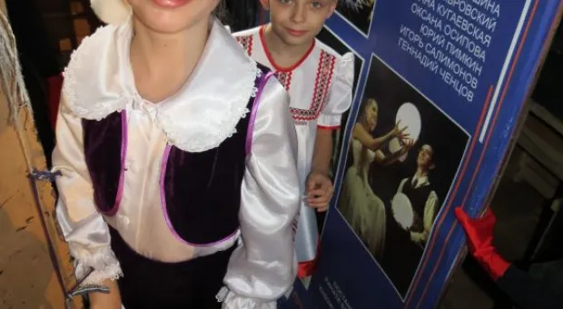 В Севастопольском Матросском клубе прошел благотворительный отчетный концерт ансамбля эстрадного танца ДДЮТ