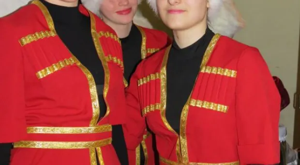 В Севастопольском Матросском клубе прошел благотворительный отчетный концерт ансамбля эстрадного танца ДДЮТ