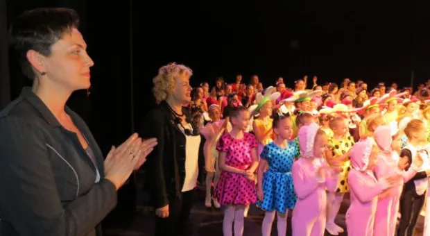 В Севастопольском Матросском клубе прошел благотворительный отчетный концерт ансамбля эстрадного танца ДДЮТ