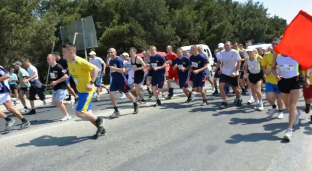 Легкоатлетическую эстафету от Сапун-горы до 35-й береговой батареи в Севастополе посвятили Дню Победы